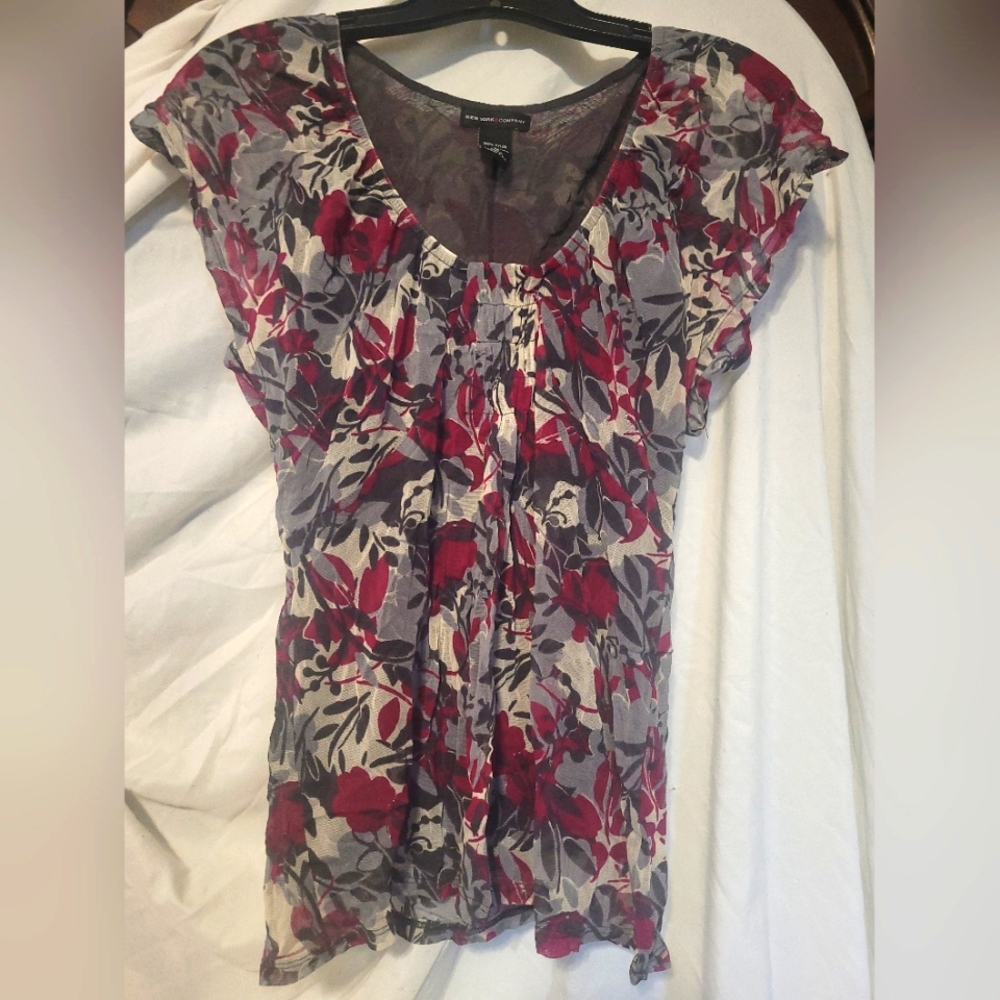 Pink and Gray Floral short sleeve New York and Company top
